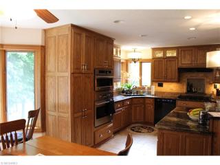 8585 Metropolitan Blvd, Cleveland OH  44138-2240 exterior