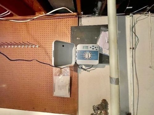 52 Laurel Ln, Springfield MA  01106-2004 exterior