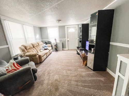 1032 High St, Killingly CT 06239-3018 exterior