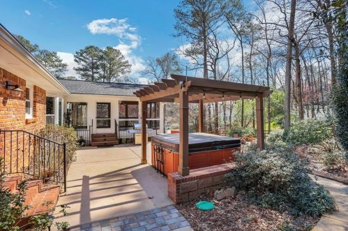 1189 Dunwoody Knl Dr, Atlanta GA 30338-3218 exterior