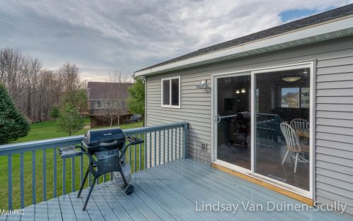 2194 Winston Vw Dr, Cedar Springs MI 49319-7931 exterior