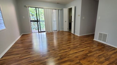 3825 Devon Ave, Chicago, IL 60659-1000