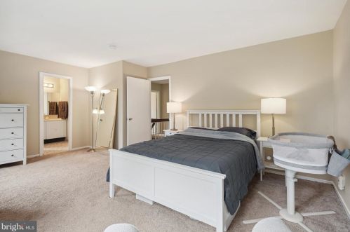 2001 Dundee Rd, Rockville MD 20850-3046 exterior