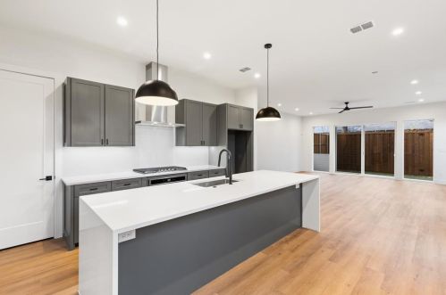 1117 Bayonne St, Dallas TX  75212-5306 exterior