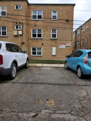 6433 Damen Ave, Chicago IL 60645-5605 exterior