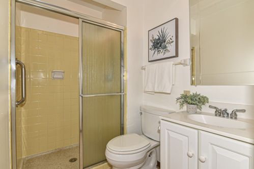 5256 Somerset Ln, Milwaukee WI 53221-3224 exterior