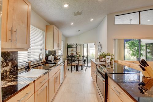 6172 Bay Is Dr, Boynton Beach FL exterior