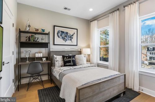 10260 Grosvenor Pl, Rockville MD 20852 exterior