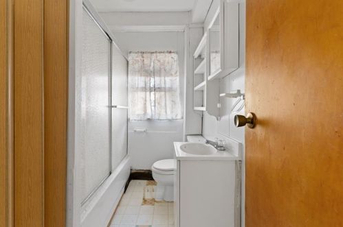 107 Penn St, Providence RI 02909-1326 exterior