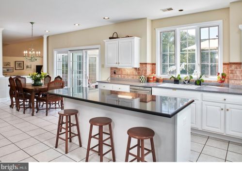 542 Newtown Rd, Berwyn PA 19312-2018 exterior