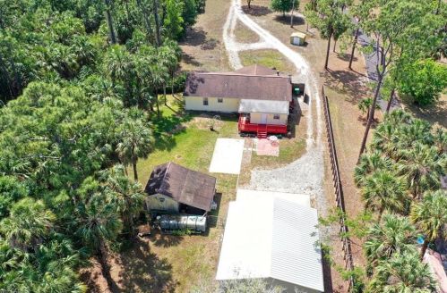 685 12 Ave, Naples FL 34120-6337 exterior