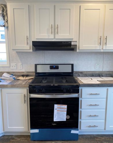 29 Hazel Dr, Concord NH 03301-3426 exterior