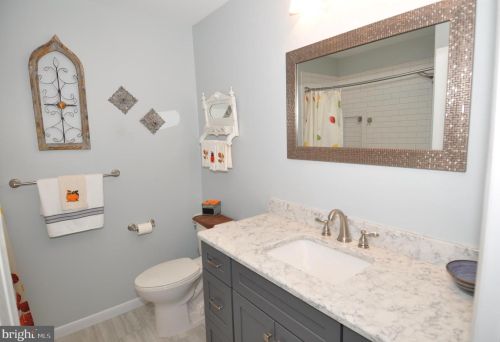 4 Hanover Dr, Cookstown NJ 08511-1005 exterior