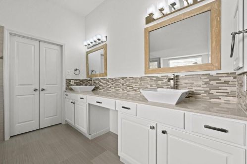 2429 Equestrian Trl, Austin TX 78727-1408 exterior