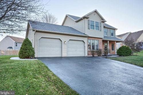 329 Hunter Path Rd, Hummelstown, PA 17036-2717