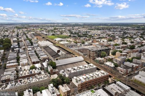 2430 Federal St, Philadelphia PA 19146-3914 exterior