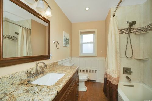 1526 10 St, Babylon NY 11704-3836 exterior