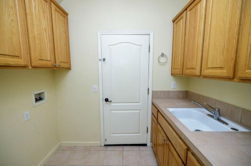 3987 Sterling Oaks Dr, Turlock CA 95382-8802 exterior