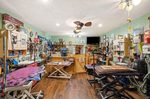 561 2 St, Naples FL 34117-9366 exterior