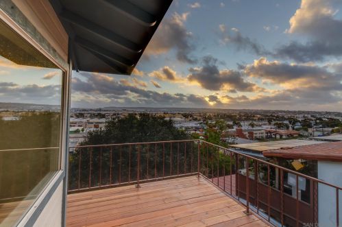 1917 California St, San Diego CA 92110-2113 exterior