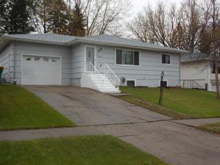 1223 17th St, Bismarck, ND 58501-2819