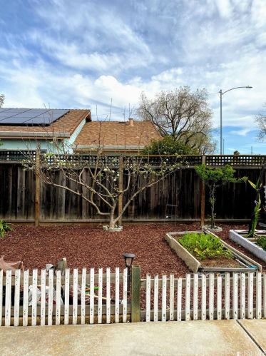 430 Monmouth Dr, Milpitas CA 95035-5927 exterior