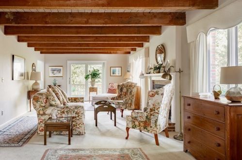 239 Argilla Rd, Ipswich MA 01938-2615 exterior