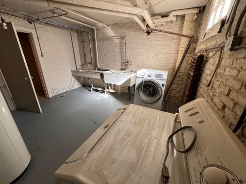 3225 Hackett Ave, Milwaukee WI 53211-3140 exterior