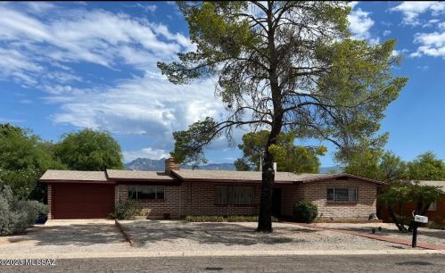 5725 7th St, Tucson, AZ 85711-3205