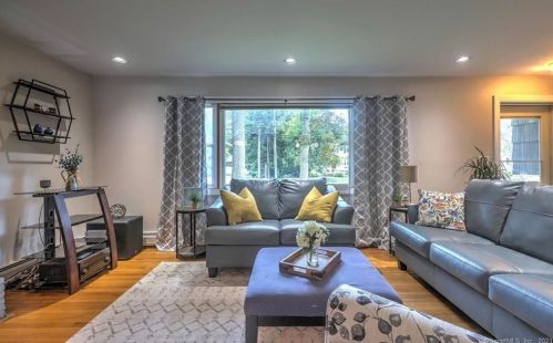 195 Cedarhurst Ln, Milford CT 06461-2780 exterior