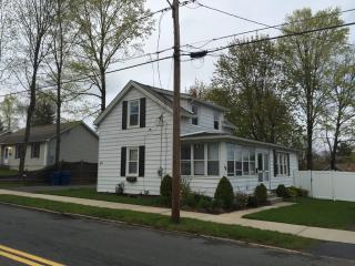 44 Pine St, West Springfield MA  01089-2818 exterior