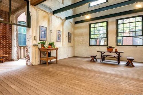 25 Grand St, Norwalk CT 06851-3521 exterior