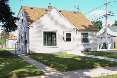 4283 29th St, Milwaukee, WI 53216-1817