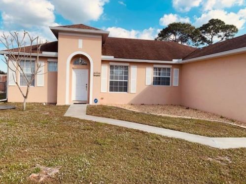 421 Airoso Blvd, Fort Pierce FL  34983-1296 exterior