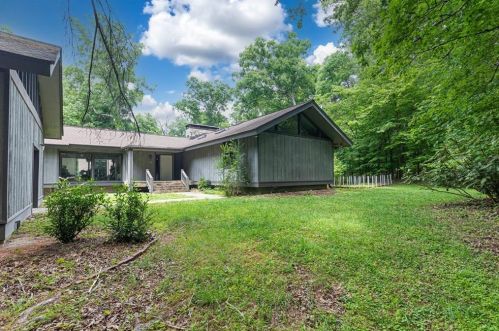 1165 Garmon Rd, Atlanta, GA 30327-4401