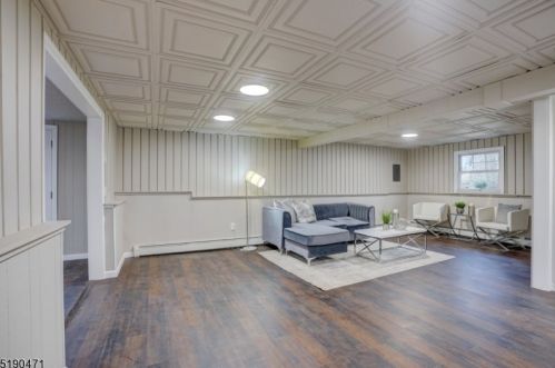 15 Normandy Cir, Hopatcong NJ  07843-1840 exterior