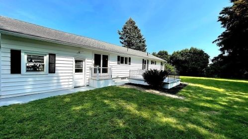 9 Dixfield Rd, Worcester MA  01606-1085 exterior