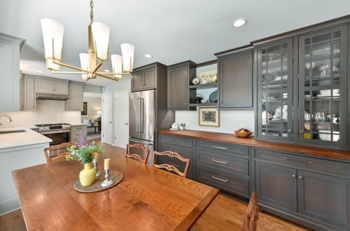 6855 Lk Dr, Milwaukee WI 53217-3622 exterior