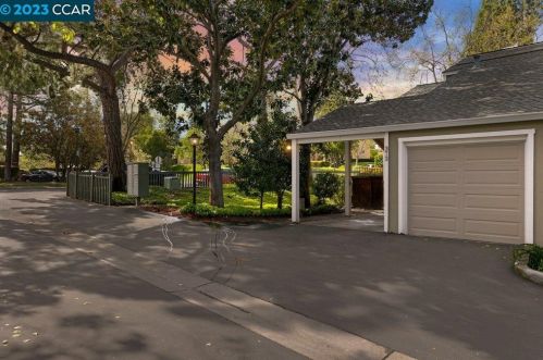 372 Camelback Rd, Concord CA  94523-1357 exterior