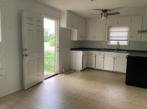 408 Morton St, Denison TX  75021-2722 exterior