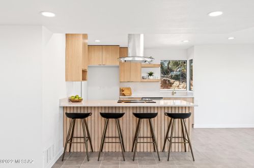 851 Roller Coaster Rd, Tucson AZ  85704-2626 exterior