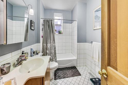 1240 Wolcott Ave, Chicago IL 60622-3883 exterior