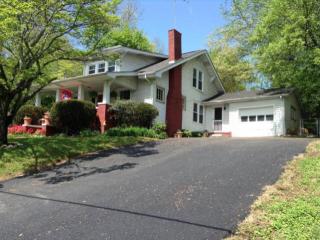 3505 Garden Dr, Knoxville, TN 37918-3326