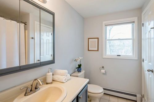 10 Carleton Ave, Briarcliff NY 10510-1723 exterior