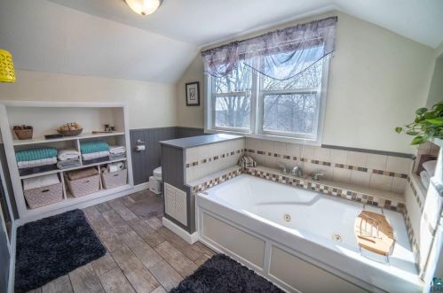 8725 Lawn St, Duluth MN 55810-1543 exterior