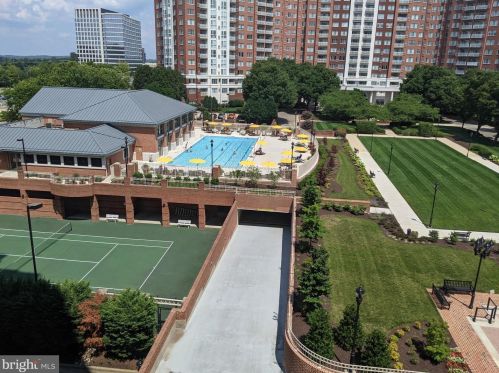 5809 Nicholson Ln, Rockville MD  20852-5740 exterior