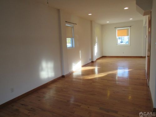 123 Burnett St, Edison NJ  08817-5102 exterior