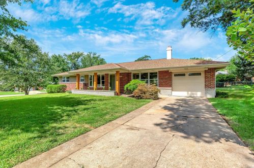 8820 Anaconda Dr, Saint Louis MO 63126-2301 exterior