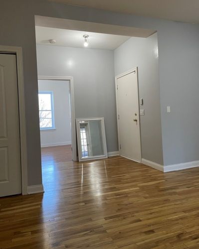 5942 King Dr, Chicago, IL 60637-1358