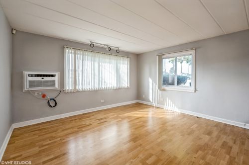 5209 Leclaire Ave, Chicago, IL 60638-3031